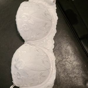 A white flowered strapless bra